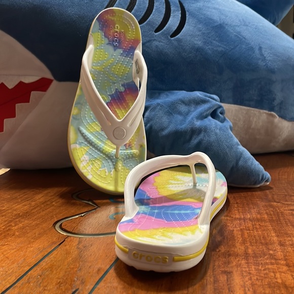 Iconic Crocs comfort size 9w tie dye look multi-colors great for the beach - Picture 4 of 4